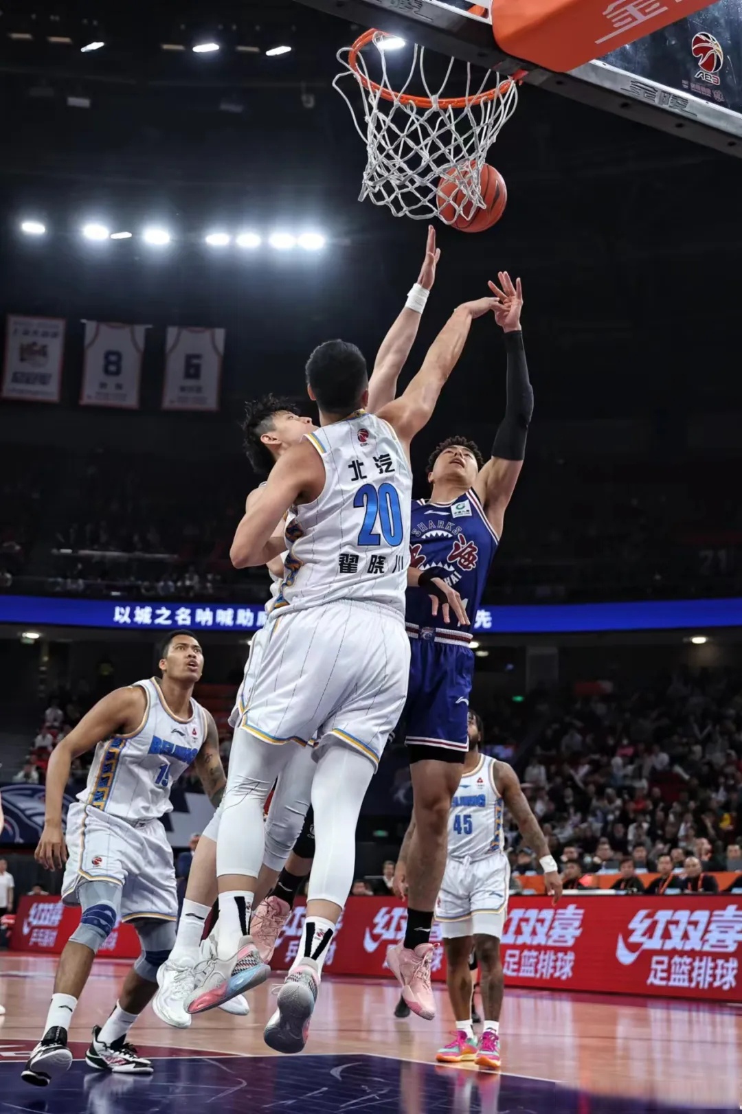 欧博体育娱乐 -今夜上海久事备战CBA季后赛，扳平良机细节曝光，质疑声仍在，数据趋势出现新变化的简单介绍