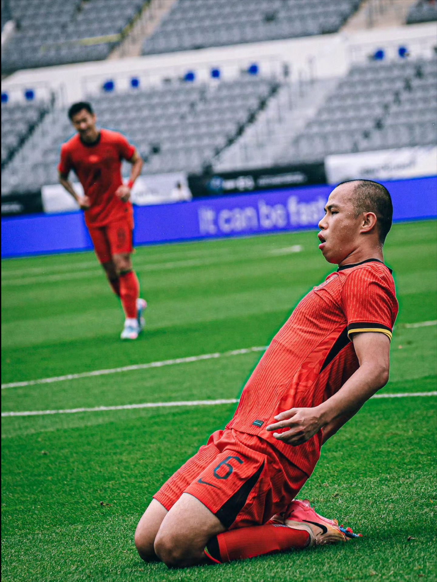 欧博娱乐网站 -亚冠赛程吃紧，罗马集结日远射贴柱，赛场秩序良好，身体对抗强度拉满 