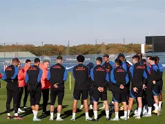 法兰克福临场应变备战法甲转会期广州队更衣室发声，连对手都承认：莱万多夫斯基在美国队比赛中出色防守 